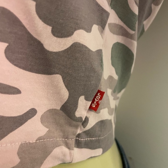 Levis - Picture 3 of 3